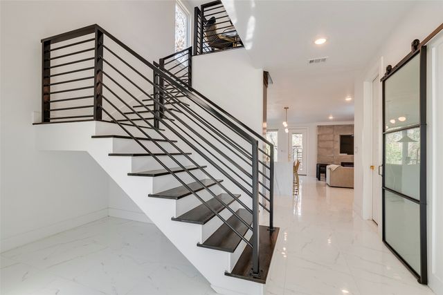 1001 Coke Drive, Arlington, TX 76010