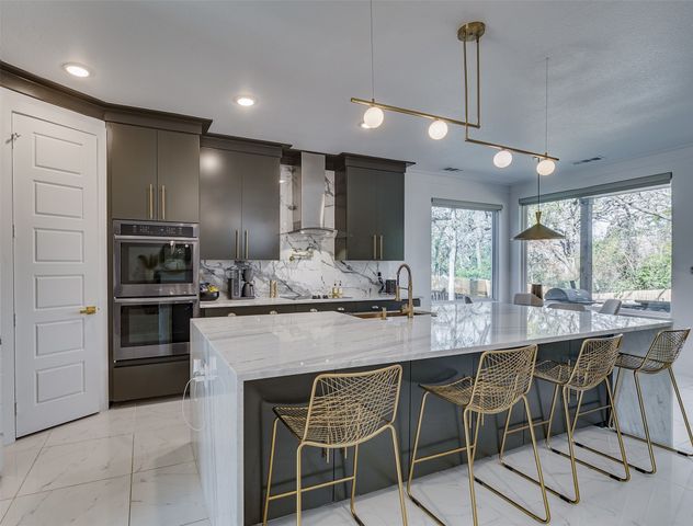 1001 Coke Drive, Arlington, TX 76010