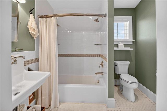 4912 St Annes Drive, Middleton, WI 53597