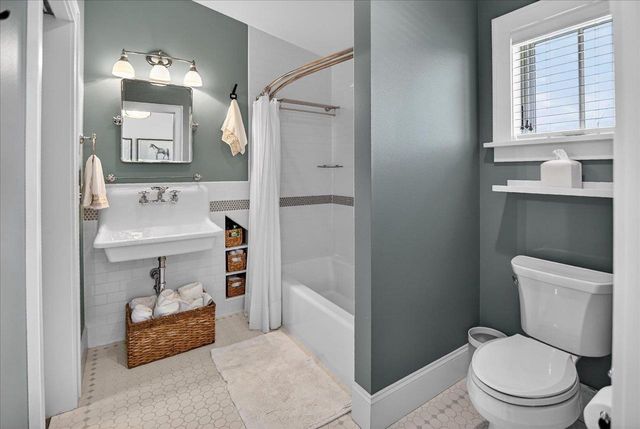 4912 St Annes Drive, Middleton, WI 53597