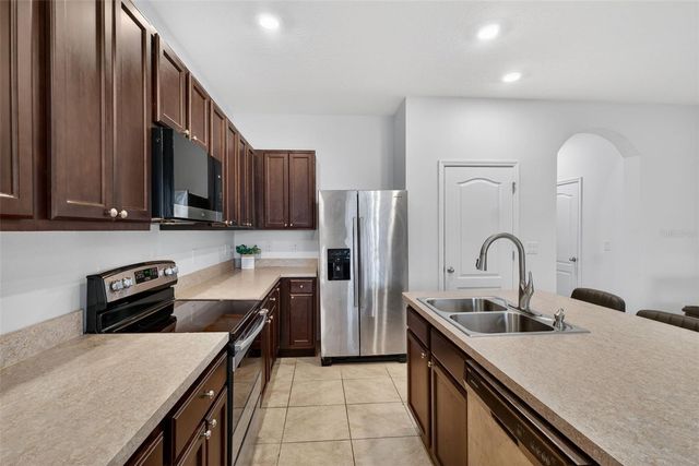 200 FELTRIM RESERVE BOULEVARD, Davenport, FL 33837