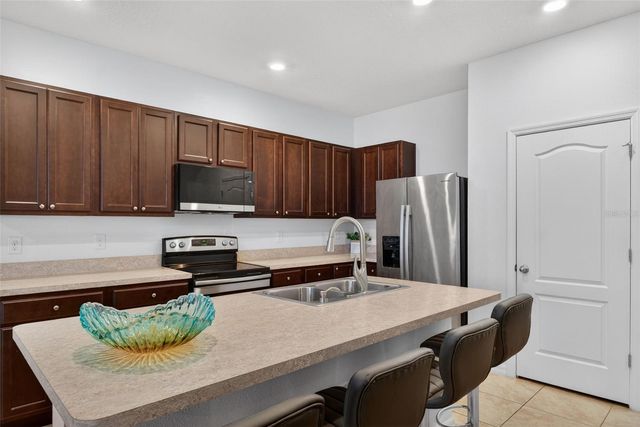 200 FELTRIM RESERVE BOULEVARD, Davenport, FL 33837