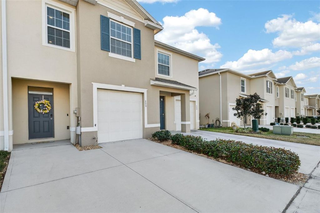 Image 11 of property listing at 200 FELTRIM RESERVE BOULEVARD, Davenport, FL 33837
