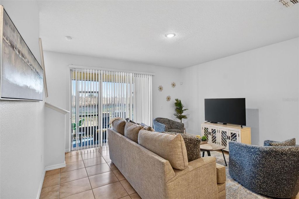 Image 18 of property listing at 200 FELTRIM RESERVE BOULEVARD, Davenport, FL 33837