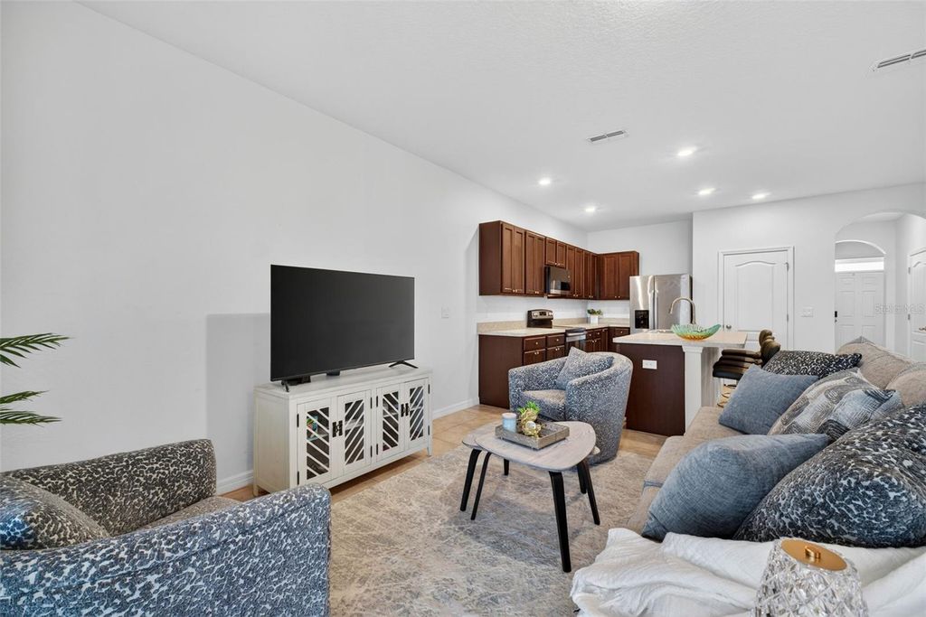 Image 23 of property listing at 200 FELTRIM RESERVE BOULEVARD, Davenport, FL 33837