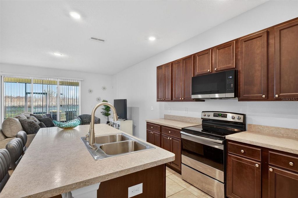 Image 26 of property listing at 200 FELTRIM RESERVE BOULEVARD, Davenport, FL 33837