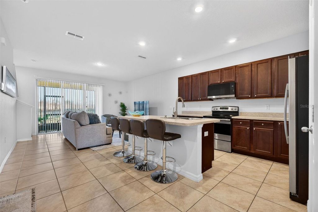 Image 6 of property listing at 200 FELTRIM RESERVE BOULEVARD, Davenport, FL 33837