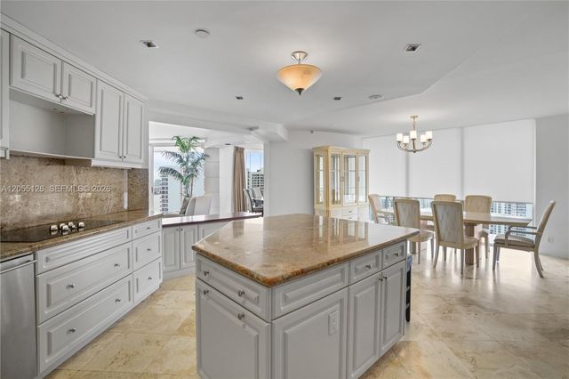 19355 Turnberry Way 25GR, Aventura, FL 33180