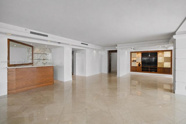 19355 Turnberry Way 25GR, Aventura, FL 33180