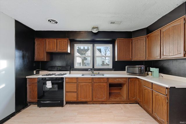 356 E Main Street, Rossville, IN 46065