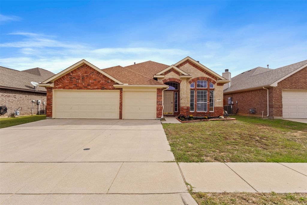 7428 Gairlock Drive, Fort Worth, TX 76179 — exterior