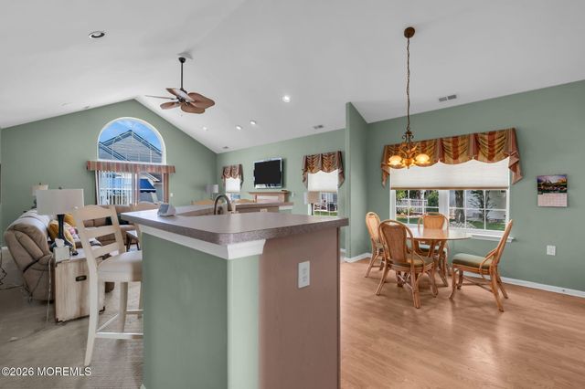 12 Medici Drive, Manchester, NJ 08759