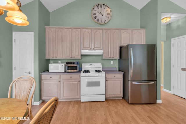 12 Medici Drive, Manchester, NJ 08759