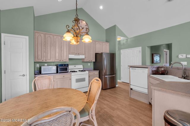 12 Medici Drive, Manchester, NJ 08759