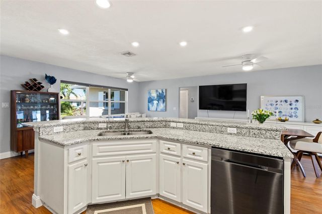 6111 DARTMOUTH DRIVE, Bradenton, FL 34207