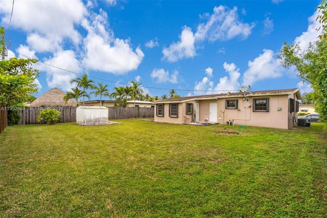 4332 SW 98th Ave, Miami, FL 33165