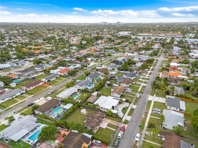 4332 SW 98th Ave, Miami, FL 33165