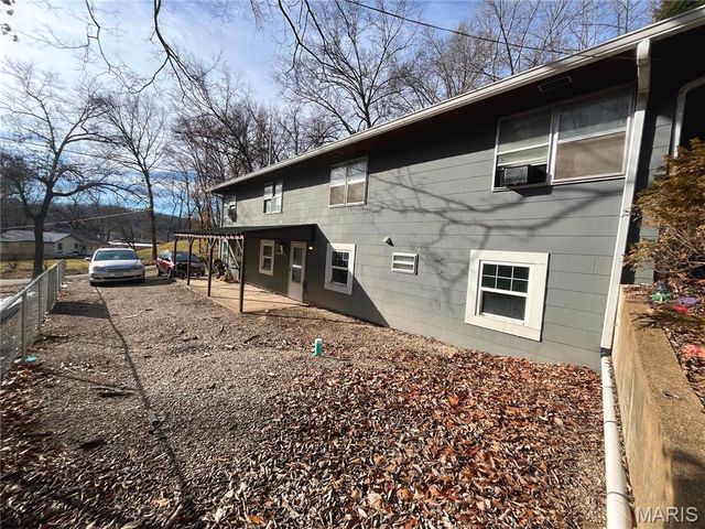 302 N Spring St, Steelville, MO 65565