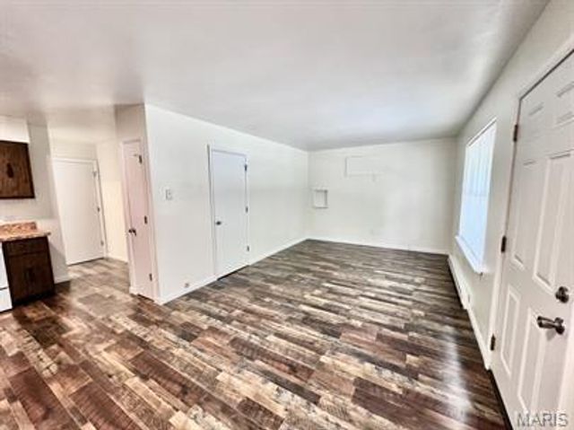 302 N Spring St, Steelville, MO 65565