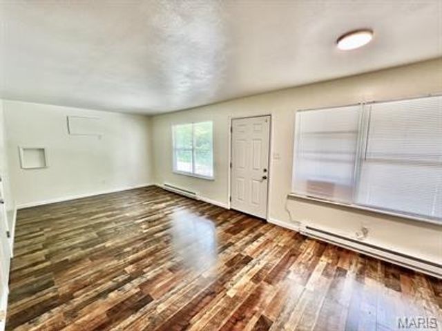 302 N Spring St, Steelville, MO 65565