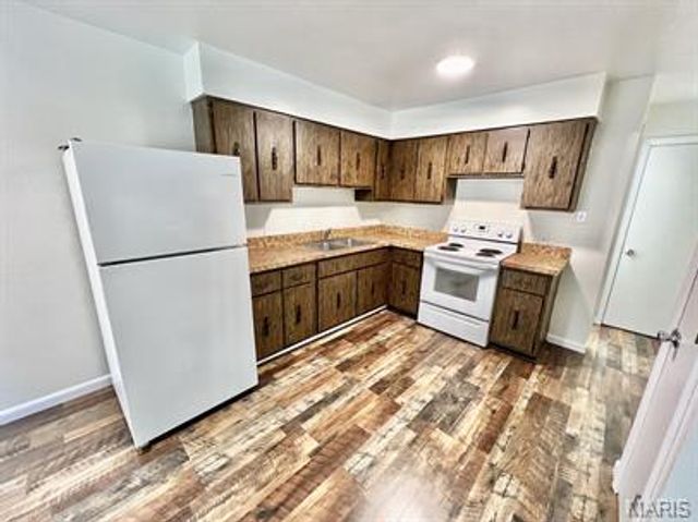 302 N Spring St, Steelville, MO 65565