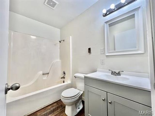 302 N Spring St, Steelville, MO 65565