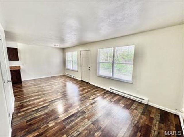 302 N Spring St, Steelville, MO 65565