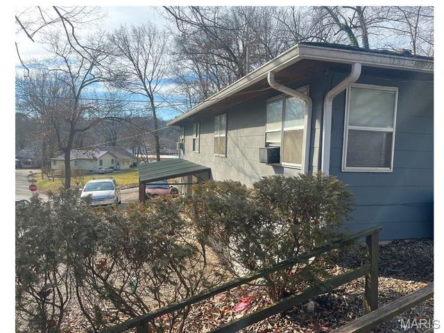 302 N Spring St, Steelville, MO 65565