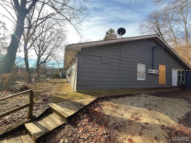 302 N Spring St, Steelville, MO 65565