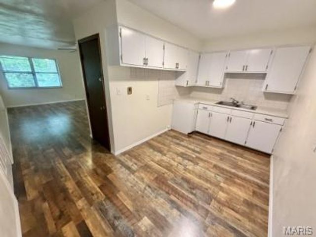 302 N Spring St, Steelville, MO 65565