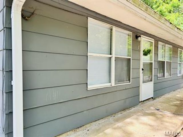 302 N Spring St, Steelville, MO 65565