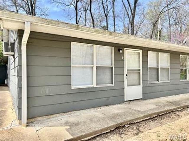 302 N Spring St, Steelville, MO 65565