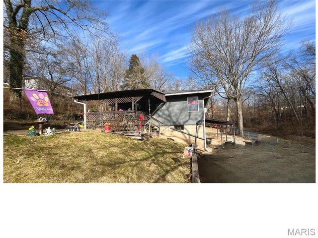 302 N Spring St, Steelville, MO 65565