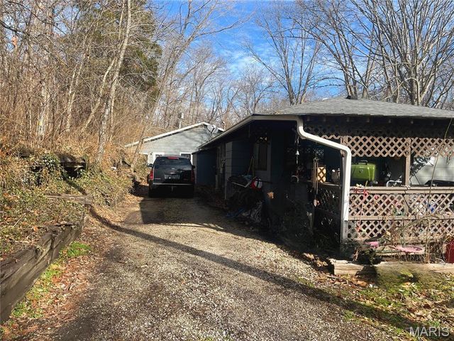 302 N Spring St, Steelville, MO 65565