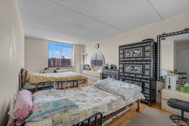 14477 Roosevelt Avenue 5C, Flushing, NY 11354