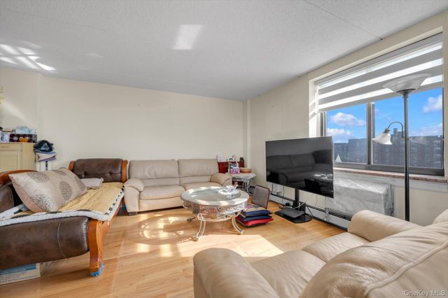 14477 Roosevelt Avenue 5C, Flushing, NY 11354