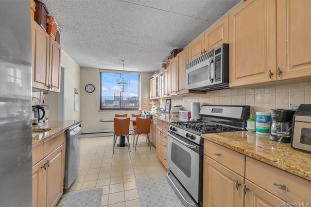 14477 Roosevelt Avenue 5C, Flushing, NY 11354