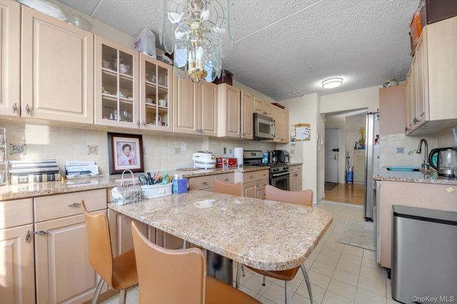 14477 Roosevelt Avenue 5C, Flushing, NY 11354