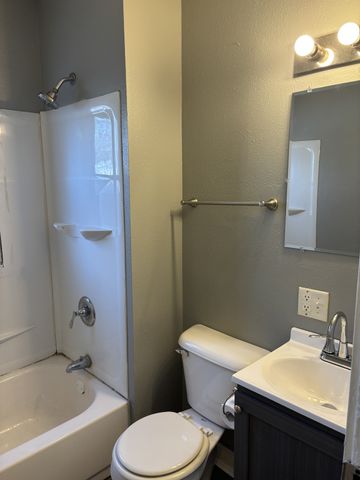 2342 York Street, Des Moines, IA 50316