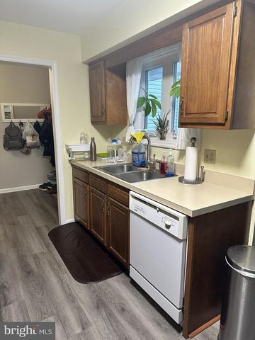 1810 CREEK VIEW DR, New Cumberland, PA 17070