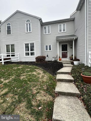 1810 CREEK VIEW DR, New Cumberland, PA 17070