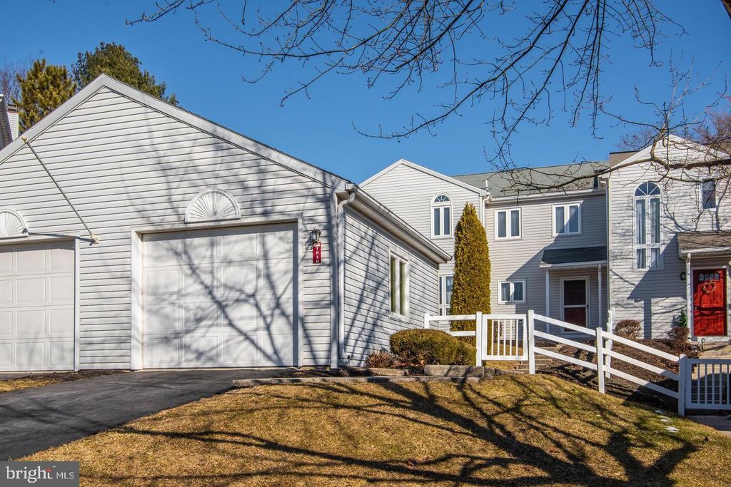 1810 CREEK VIEW DR, New Cumberland, PA 17070