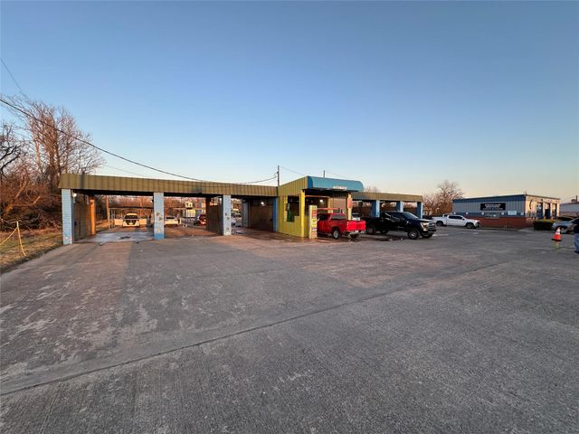 1806 N Main ST, Taylor, TX 76574