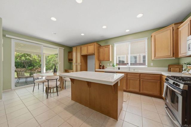 43764 Camino Gallegos, Temecula, CA 92592