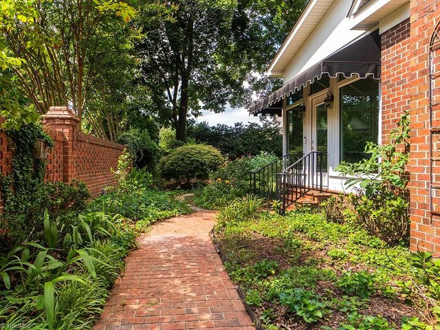 3235 Hiddenwood Lane, Burlington, NC 27215
