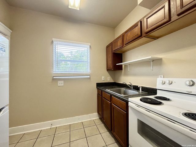 1539 W Woodlawn Ave Apt 2, San Antonio, TX 78201