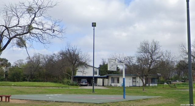 1539 W Woodlawn Ave Apt 2, San Antonio, TX 78201