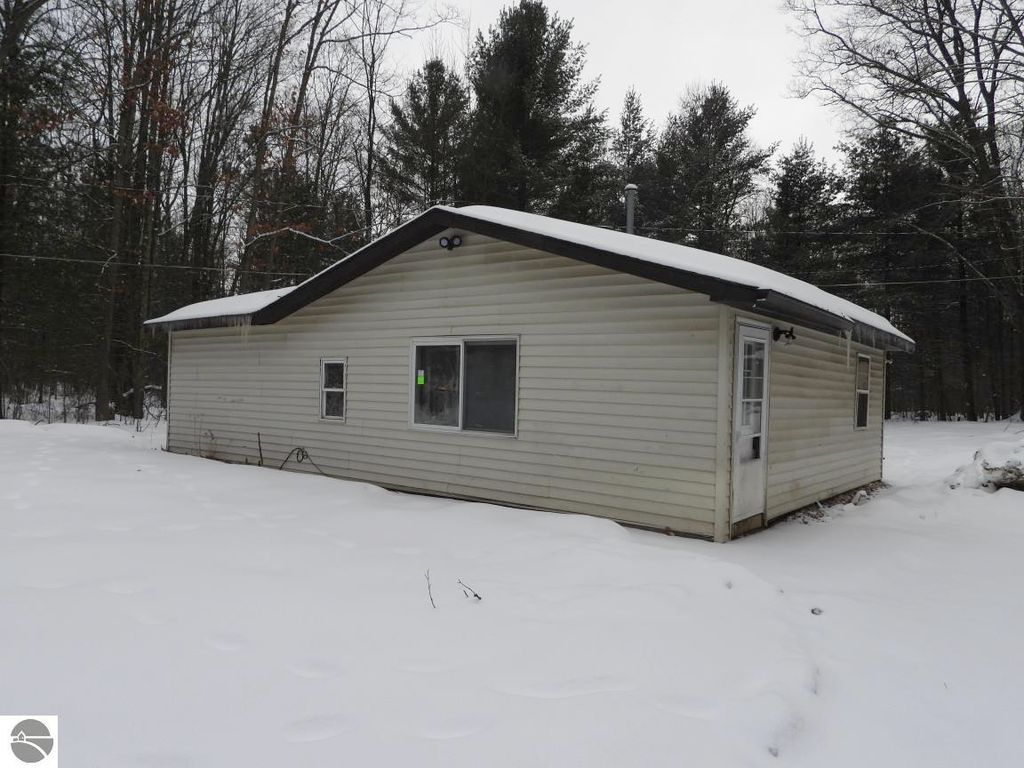 Image 1 of property listing at 13788 Brethren Heights Road, Brethren, MI 49619