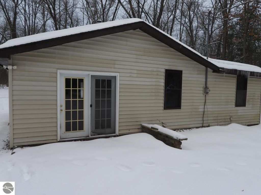 Image 11 of property listing at 13788 Brethren Heights Road, Brethren, MI 49619