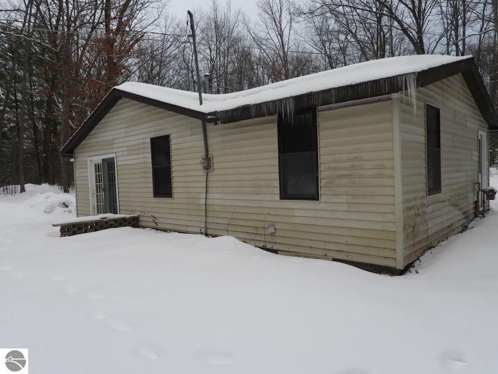 Image 12 of property listing at 13788 Brethren Heights Road, Brethren, MI 49619